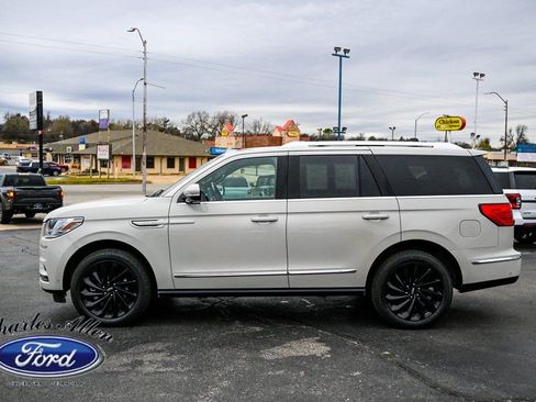 Used 2021 Lincoln Navigator Reserve image 4