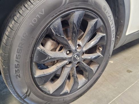 Used 2020 Kia Sorento EX image 31