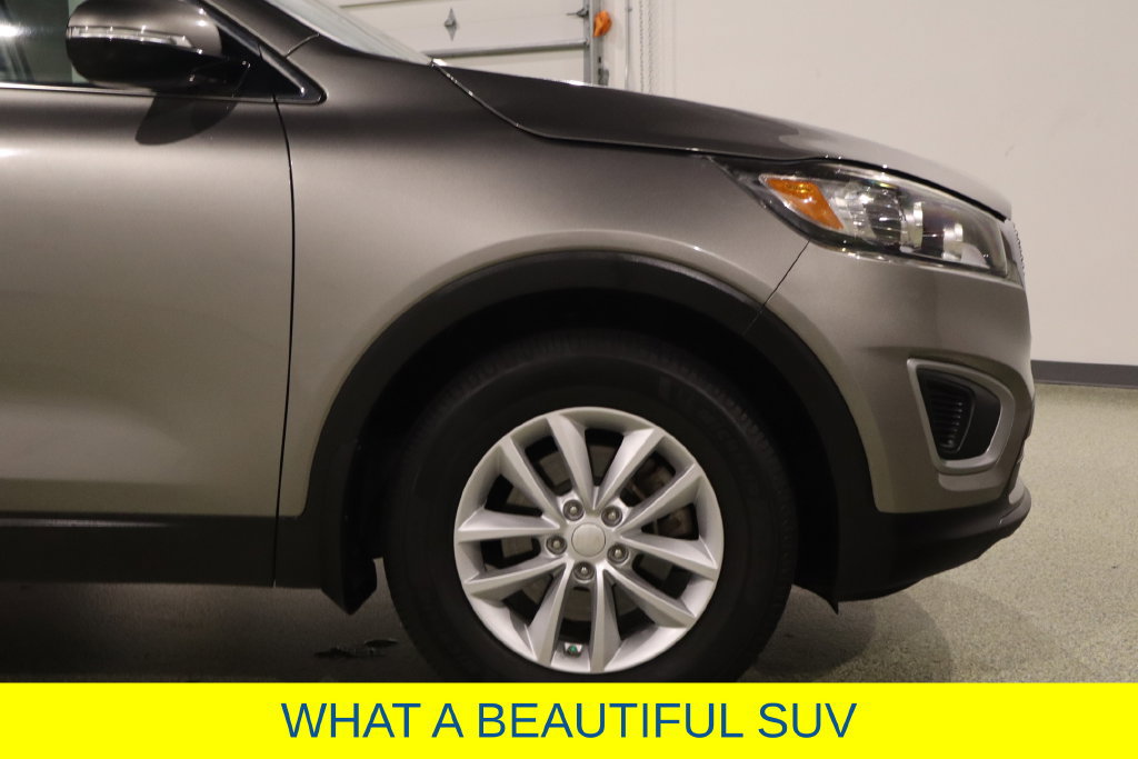 Used 2017 Kia Sorento FWD image 12