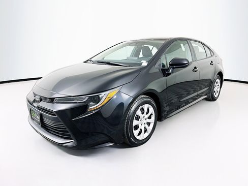Used 2024 Toyota Corolla LE image 3