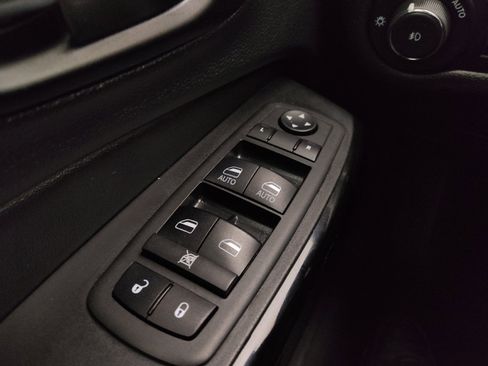 Used 2021 Jeep Cherokee Latitude Plus image 27