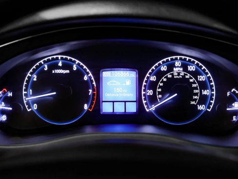 Used 2013 Hyundai Genesis 3.8 w/ Premium Pkg RWD image 18