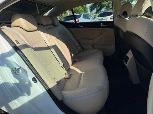 Used 2015 Kia Cadenza Premium w/ Luxury Package FWD image 16