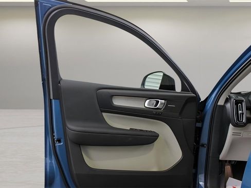 New 2025 Volvo XC40 B5 Ultra w/ Climate Package image 12