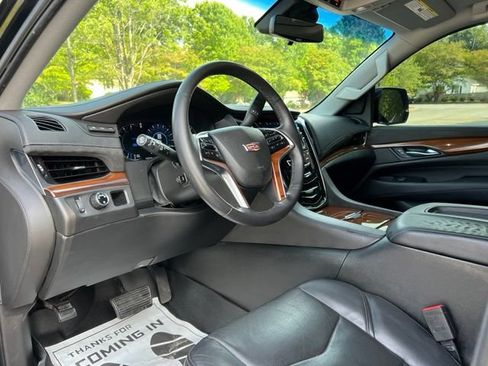 Used 2018 Cadillac Escalade ESV Luxury RWD image 11