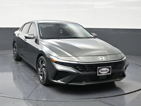 Used 2025 Hyundai Elantra SEL FWD image 7