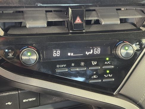 Used 2021 Toyota Camry SE image 21