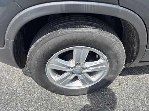 Used 2019 Chevrolet Trax LT w/ Sun & Sound Package FWD image 25