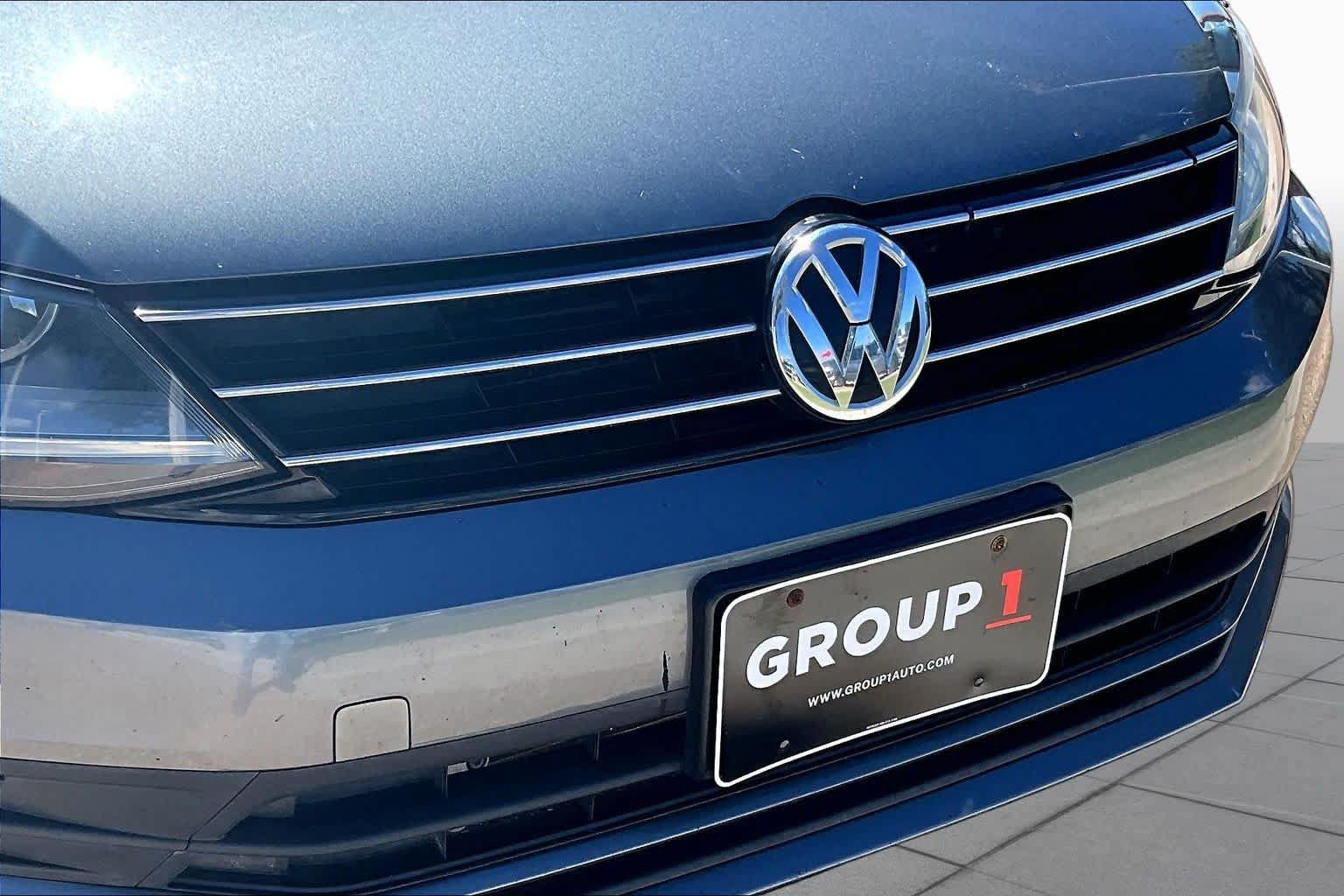 Used 2017 Volkswagen Jetta SE FWD image 34