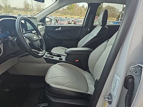 Used 2025 Ford Escape Platinum w/ Premium Technology Package image 9