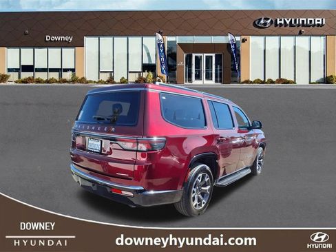 Used 2024 Jeep Wagoneer Series III AWD/4WD image 4