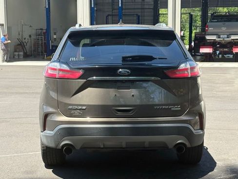 Used 2019 Ford Edge Titanium FWD image 4