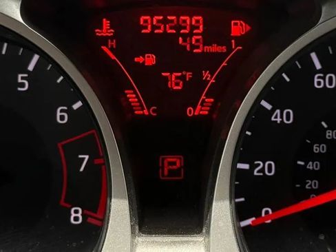 Used 2015 Nissan Juke S image 11