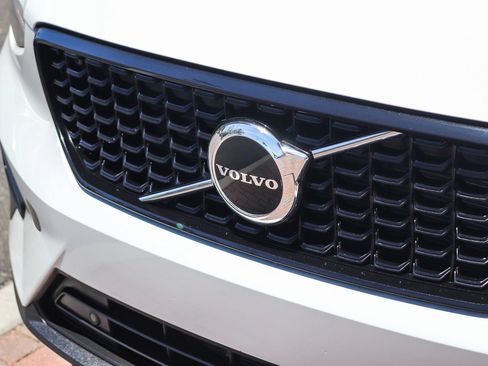 Certified 2026 Volvo XC40 B4 Core FWD image 13