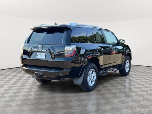 Used 2017 Toyota 4Runner SR5 AWD/4WD image 7