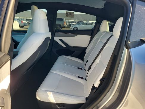 Used 2026 Tesla Model Y Long Range RWD image 4