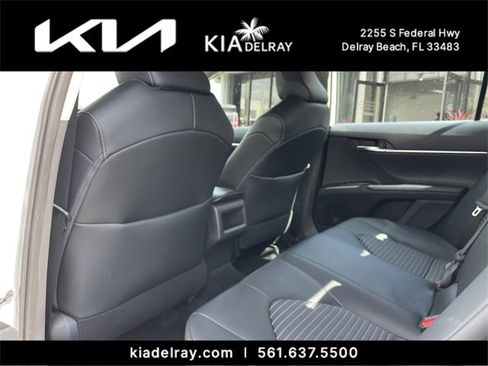 Used 2020 Toyota Camry SE w/ Convenience Package image 15