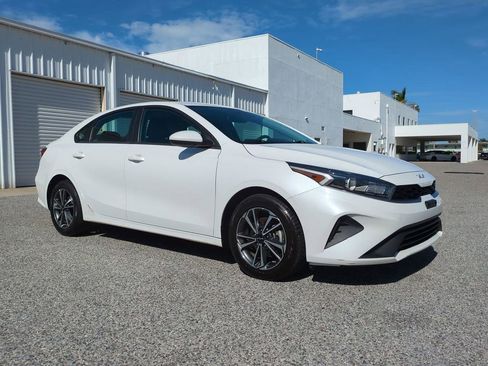 Used 2024 Kia Forte LXS image 3