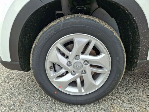 New 2026 Hyundai Venue SE image 18