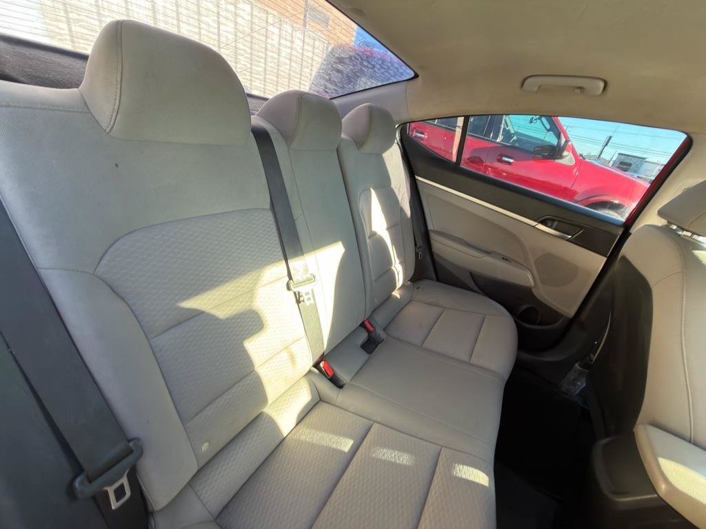 Used 2019 Hyundai Elantra SE FWD image 17
