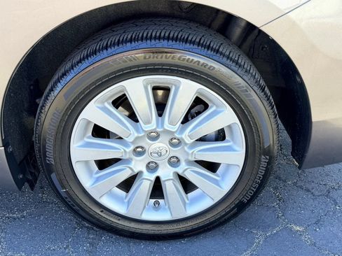 Used 2014 Toyota Sienna XLE AWD/4WD image 11