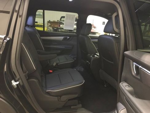 Used 2025 Buick Enclave Preferred image 15