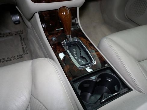 Used 2010 Cadillac DTS Luxury image 18