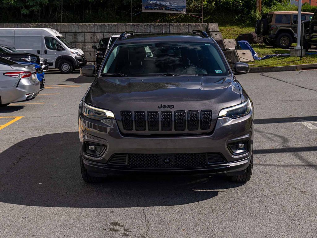 Used 2021 Jeep Cherokee Latitude Plus AWD/4WD image 2