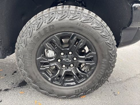 Used 2025 Chevrolet Silverado 1500 ZR2 w/ Technology Package image 9