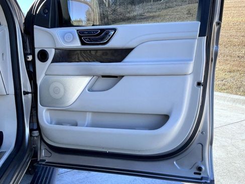 Used 2019 Lincoln Navigator L Reserve image 17