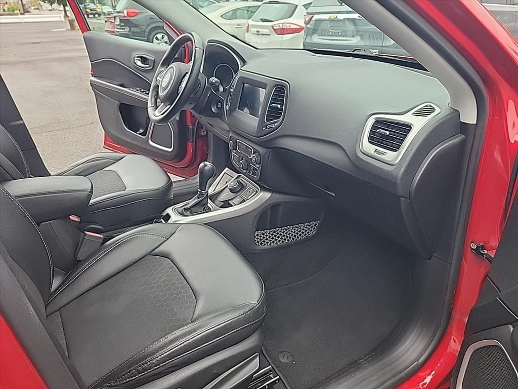 Used 2019 Jeep Compass Latitude AWD/4WD image 25