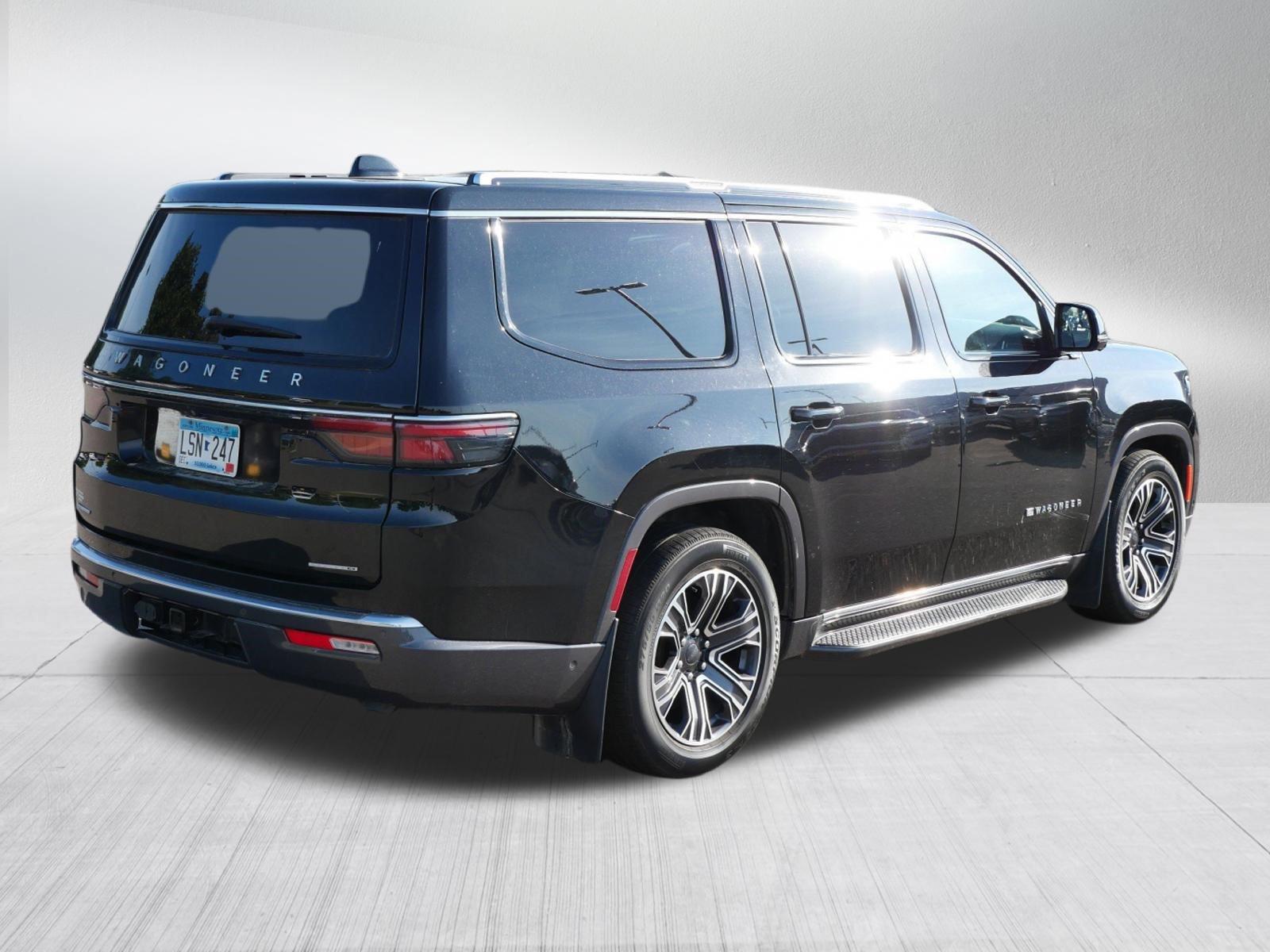Certified 2022 Jeep Wagoneer Series III w/ Convenience Group I AWD/4WD image 7