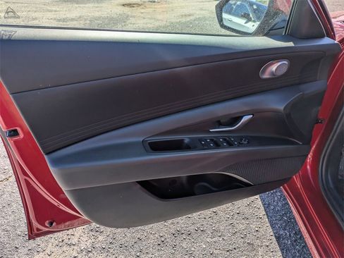 Used 2024 Hyundai Elantra SEL image 12