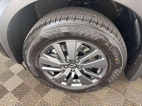 New 2025 Nissan Pathfinder SV image 34