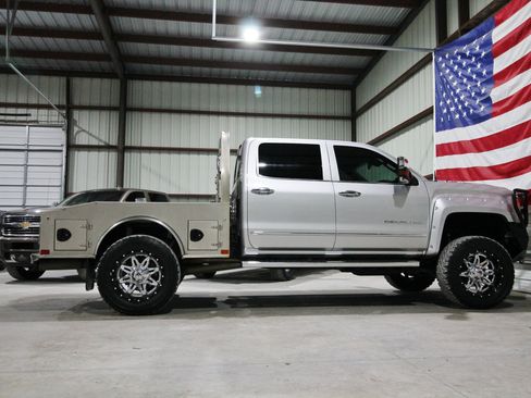 Used 2018 GMC Sierra 2500 Denali w/ Duramax Plus Package AWD/4WD image 13