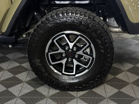 Certified 2025 Jeep Gladiator Rubicon AWD/4WD image 12