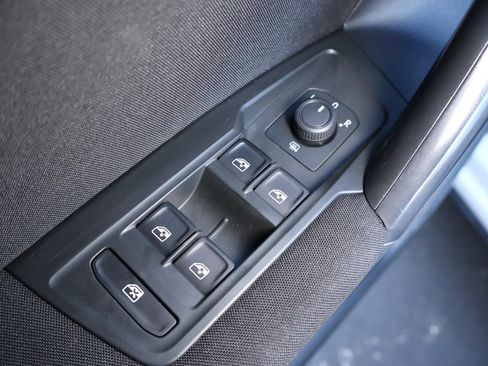 Used 2021 Volkswagen Tiguan S image 7