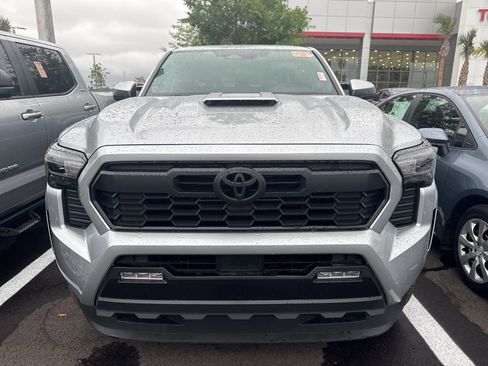 Used 2024 Toyota Tacoma TRD Sport image 2