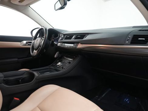 Used 2017 Lexus CT 200h FWD image 5