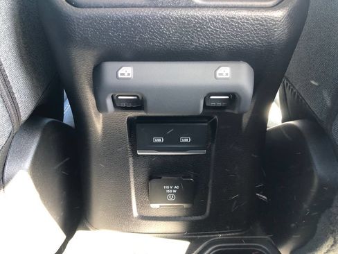 Used 2025 Jeep Wrangler Unlimited Sahara AWD/4WD image 29