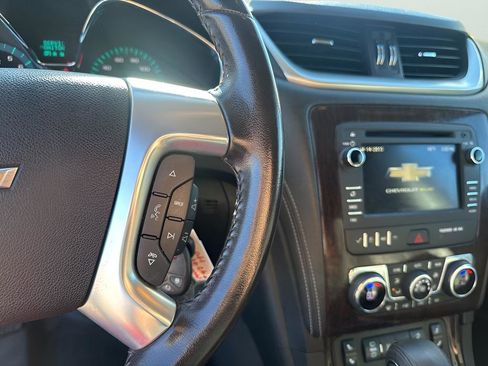 Used 2017 Chevrolet Traverse LT image 31