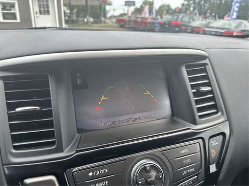 Used 2019 Nissan Pathfinder SV image 30