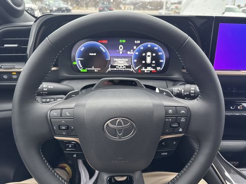 New 2025 Toyota Crown Signia Limited image 19