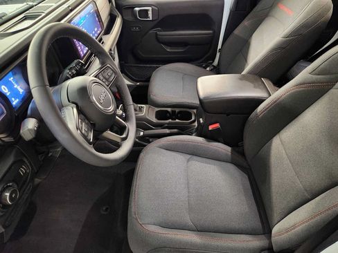 Used 2026 Jeep Wrangler Unlimited Rubicon AWD/4WD image 14