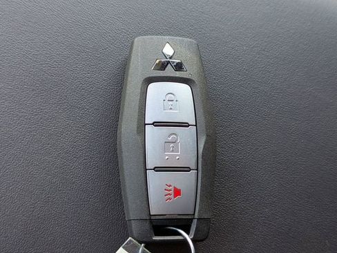 New 2026 Mitsubishi Outlander LE image 33