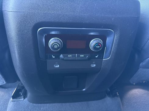 Used 2023 Chevrolet Suburban Premier image 20