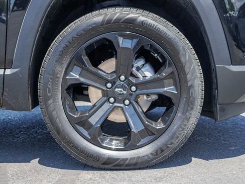 Used 2025 Chevrolet Equinox LT w/ Convenience Package II AWD/4WD image 12