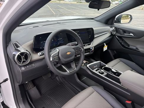 New 2026 Chevrolet Equinox LT w/ Convenience Package II image 11