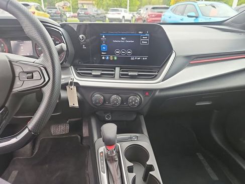 Used 2024 Chevrolet Trax RS FWD image 17