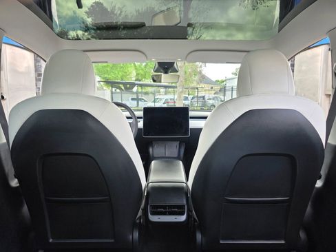 Used 2022 Tesla Model Y Long Range AWD/4WD image 34